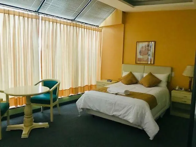 ホステル Monkey House Suites キト