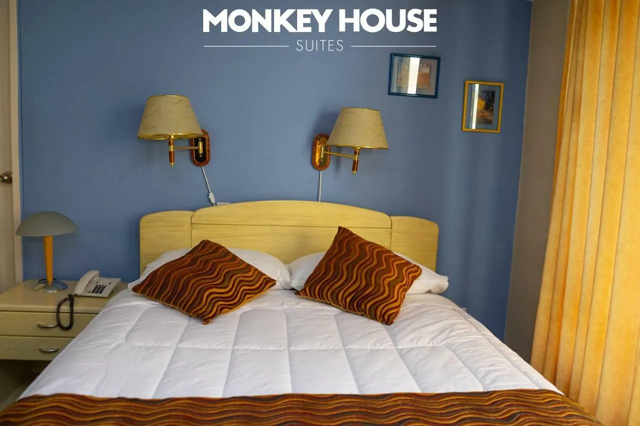 Monkey House Suites キト ホステル