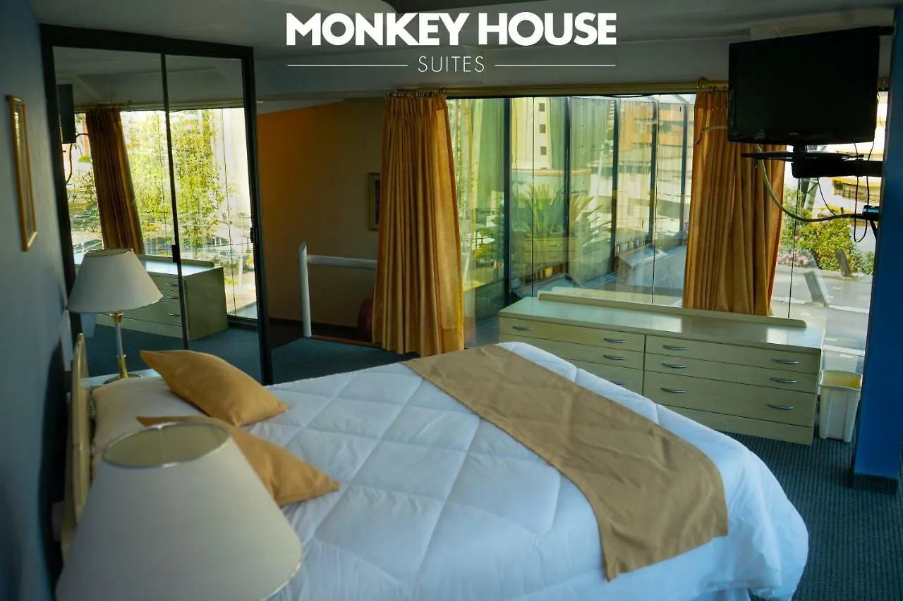 ホステル Monkey House Suites キト